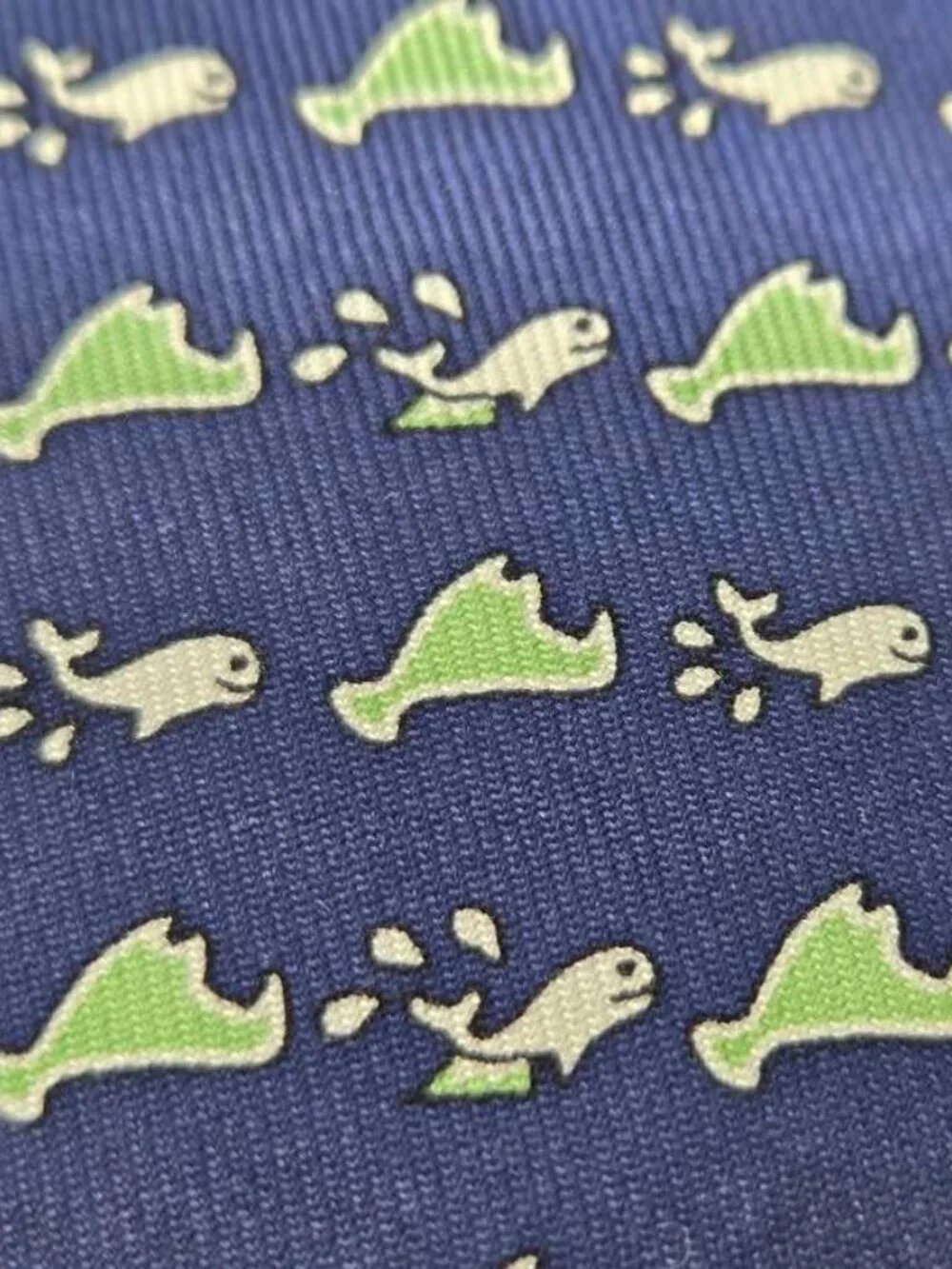 New boys Vineyard Vines classic whale printed 100% silk tie / Made in USA